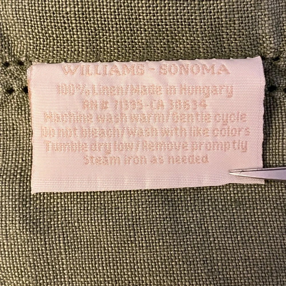 WIlliams Sonoma ‎100% Linen Tablecloth 65